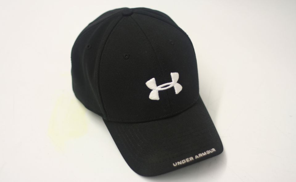 Under Armour ist hierzulande eher Insidern ein Inbegriff. Der US-Sportartikelhersteller wurde 1996 vom damals 24-jährigen Studenten Kevin Plank (Bild) im Keller seiner Großmutter gegründet. Plank war unzufrieden mit den Trikots seiner College-Football-Mannschaft. Er entwickelte Thermo-Funktions-Shirts, die sich zu Bestsellern entwickelten und auch von Soldaten im Auslandseinsatz getragen wurden. Heute setzt Under Armour jährlich mehr als 4,8 Milliarden Dollar um. Der Markenwert wird auf 3,16 Milliarden Dollar geschätzt.