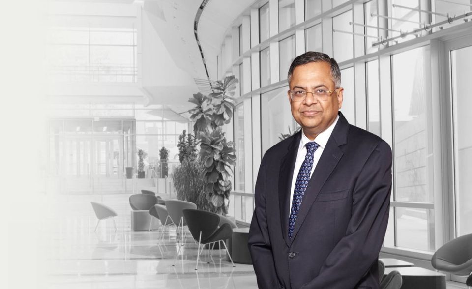 Das Unternehmen wurde 1868 Jamshedji Tata gegründet, noch heute ist es zu 73 Prozent in Familienbesitz. Zu Tata Sons gehören diverse Tochterunternehmen in Indien und anderen Ländern, die 2017 rund 100 Mrd. US Dollarumsetzten. An der Spitze steht Natarajan Chandrasekaran.