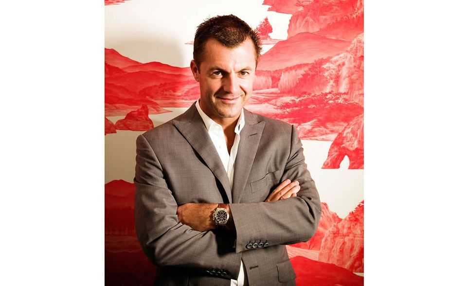 Michael Platt ist der CEO von BlueCrest Capital Management. Der ehemalige JPMorgan-Manager hatte das Unternehmen im Jahr 2000 mitgegründet. BlueCrest war laut „Forbes“ auf seinem Höhepunkt 2013 einer der größten Hedgefonds der Welt. 2015 verwandelte Platt sein Unternehmen den Angaben zufolge in ein Family Office mit zuletzt 153 Prozent Rendite. Der zur Veröffentlichung des Rankings 55-jährige Brite ist der einzige Nicht-Amerikaner dieser Liste. Er steigerte sich von 15,2 auf 16,0 Mrd. Dollar (Platz 106).