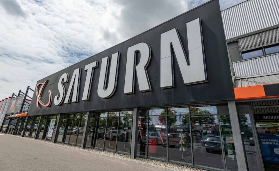 Ceconomy: Das Unternehmen für Unterhaltungselektronik betreibt die Ketten Mediamarkt und Saturn. Im Aufsichtsrat finden sich aktuell neun Frauen - gegenüber elf Männern. Bei den Aufsichtsrätinnen handelt es sich um Karin Dohm, Daniela Eckardt, Julia Goldin, Jo Harlow, Claudia Path, Birgit Popp, Regine Stachelhaus. Lena Widmann und Sylvia Woelke.
