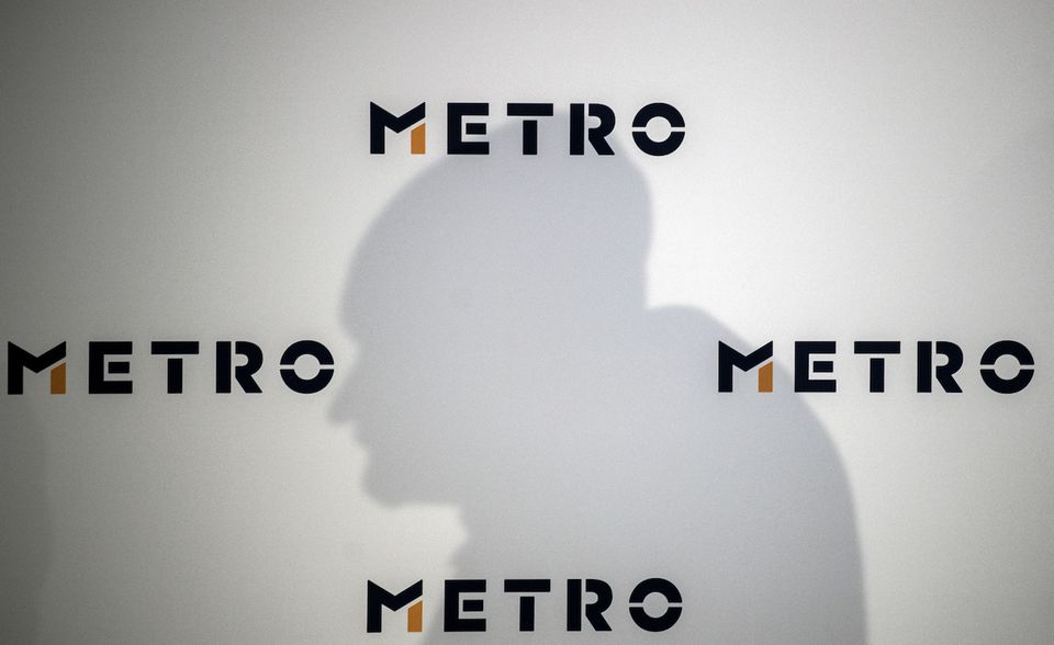 Metro: Heute sind insgesamt neun Plätze im Aufsichtsrat an Frauen vergeben - elf an Männer. Die Aufsichtsrätinnen des Konzerns sind Gwyn Burr, Eva-Lotta Sjöstedt, Liliana Solomon, Alexandra Soto, Stefanie Blaser, Susanne Meister, Angela Pilkmann, Angelika Will und Silke Zimmer.