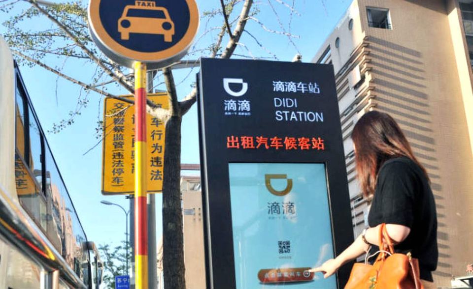 Didi Chuxing gilt als chinesisches Pendant zum Fahrdienstleister Uber. 2012 gründete Cheng Wei das Unternehmen und seit 2014 ist Didi Chuxing ein Unicorn. Der Fahrdienstleister bot im Jahr 2017 rund 7 Mrd. Fahrten an, sein Marktwert beläuft sich auf rund 56 Mrd. Dollar.