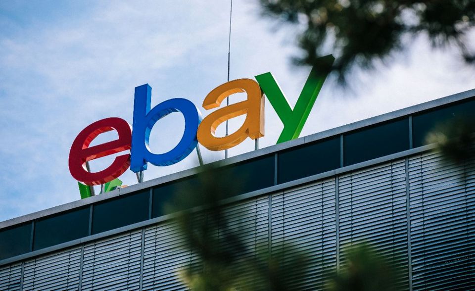 #6 eBay Kleinanzeigen Ebay Kleinanzeigen nimmt in der Rangliste eine Sonderstellung ein. Denn die Plattform macht die Preise nicht. Grundsätzlich scheinen Interessenten hier oft gute Waren zu fairen Preisen zu finden. Ebay Kleinanzeigen landet beim diesjährigen Ranking mit 47 Punkten auf Platz sechs. Im Vorjahr waren es 46,7 Punkte und Rang fünf.