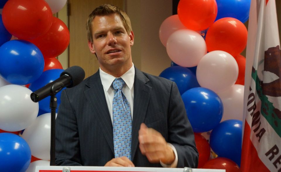 Der ehemalige Bezirksstaatsanwalt Eric Swalwell vertritt seit 2013 den Bundesstaat Kalifornien im US-Repräsentantenhaus. Der 38-Jährige gilt als „Snapchat König des Kongresses“ und gab seine Kandidatur am 8. April bekannt. Ein zentrales Thema seiner Kampagne soll die Sicherheit im Umgang mit Schusswaffen sein.