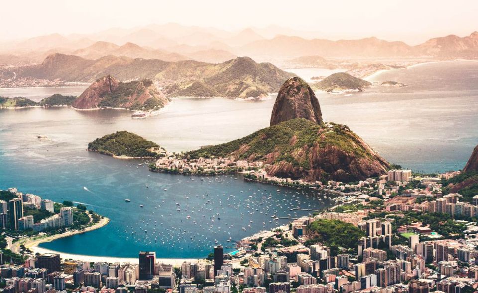 Brasilien ist ein recht junges Land und hat von Jahr zu Jahr mehr Erwerbsfähige. Ab 2030 wird die Gesellschaft aber auch hier beginnen zu altern, sagen Demographen. Das könnte Brasilien besonders hart treffen, denn das Land hängt in Puncto Bildung, Infrastruktur und Technologie noch hinterher.