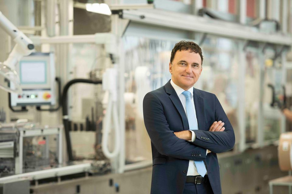 Varta-Chef Herbert Schein könnte mit Partnern in die Produktion von E-Auto-Batterien einsteigen – falls das Konsortium den Zuschlag für eine Förderung des Bundes erhält