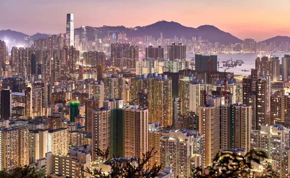Auch Hongkong spielte beim schnellen Internet vorn mit. Allerdings verpasste die ehemalige Kronkolonie den Sprung aufs Treppchen knapp und musste sich einem Konkurrenten aus Asien geschlagen geben. Eine durchschnittlich Verbindungsgeschwindigkeit von 21,9 Mbit/s konnte sich dennoch sehen lassen. Das war immerhin mehr als das Dreifache des weltweiten Durchschnittswerts.