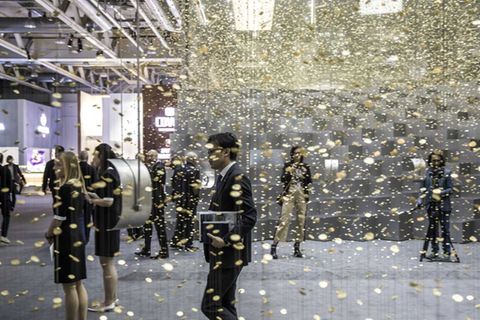 Besucher auf der Uhrenmesse Basel World 2019