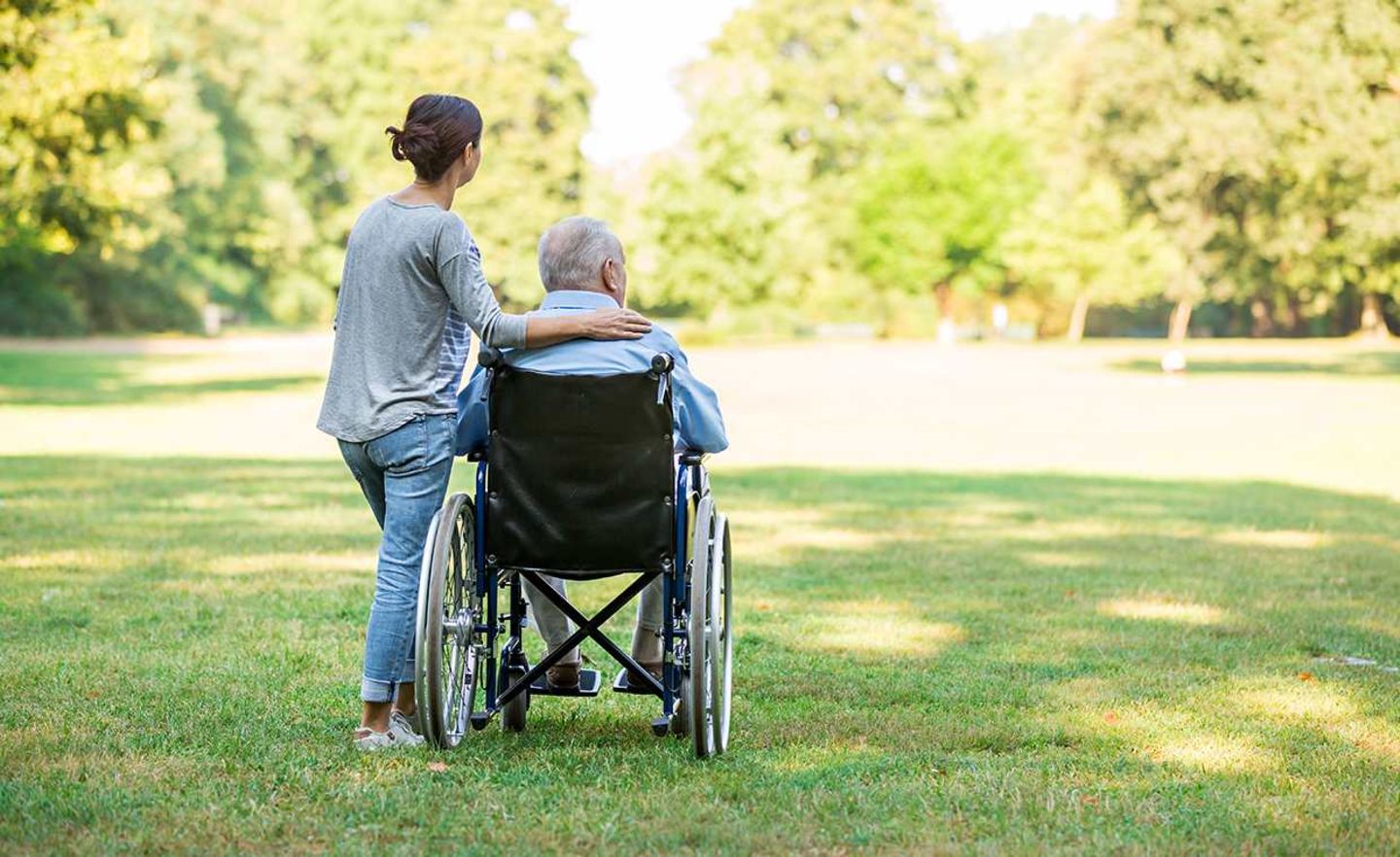 Pflegefall: Die meisten Menschen wünschen sich, im Kreise ihrer Familie zu altern