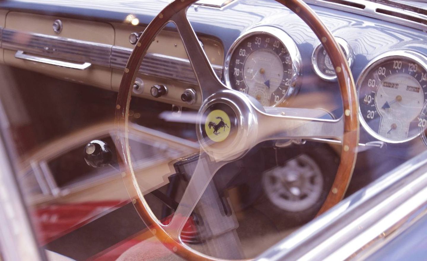 Was wäre aus einem Euro geworden, den man 1980 in Aktien angelegt hätte? Laut den Daten des „Yearbook of Investment Returns“ der Credit Suisse: 12,62 Euro. Ein Euro, den man zeitgleich in Oldtimer gesteckt hätte, hätte es jedoch zu 19,29 Euro gebracht. Theoretisch das bessere Investment. Der Haken natürlich: Für einen Euro bekommt man keinen Oldtimer, erst recht keinen Ferrari