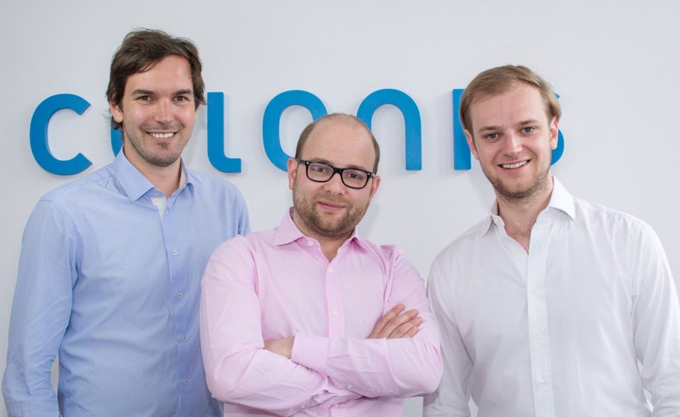 #Celonis Vom Münchner Startup zum Weltmarktführer im Process Mining – Celonis ist eine bayrische Erfolgsgeschichte. 2011 von den ehemaligen Studienkollegen Martin Klenk, Bastian Nominacher und Alexander Rinke gegründet, expandierte das Softwareunternehmen direkt in den US-Markt. Schon 2012 wird das erste internationale Büro in Kalifornien eröffnet, mittlerweile gibt es Standorte in New York, Boston, Miami und London. In über 30 Ländern bietet Celonis seine Software-Lösungen an – und die Münchner sind weiter auf Erfolgskurs: Erst kürzlich schätzen Investoren den Wert des Unternehmens auf eine Milliarde US-Dollar.