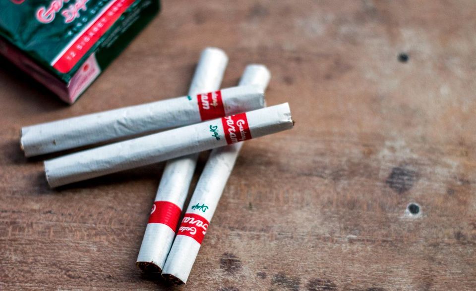Gudang Garam eröffnet die Rangliste der größten Tabakkonzerne der Welt. „Forbes“ führt das indonesische Unternehmen auf Platz 1494 der 2000 größten Unternehmen der Welt. Gudang Garam wurde 1971 gegründet und beschäftigt aktuell mehr als 35.000 Menschen. Die Firma ist auf Nelkenzigaretten spezialisiert. Die Nachfrage ist offenbar groß. Der Umsatz betrug zum Stichtag 6. Juni 2018 rund 6,3 Mrd. US-Dollar.