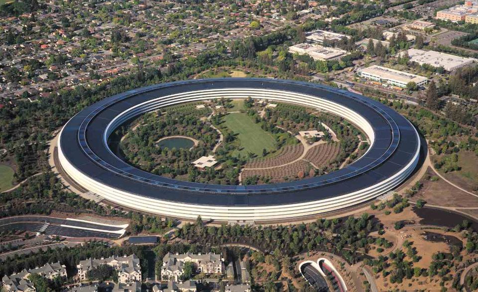 Erstmals seit zwölf Jahren ist Apple nicht mehr Spitzenreiter des BCG-Rankings. Der Tech-Konzern landet nur noch auf Platz drei. Eine bahnbrechende Erfindung wie das iPhone kam schon länger nicht mehr aus der futuristischen Zentrale des IT-Konzerns aus dem Silicon Valley. Viel Geld verdient das Unternehmen trotzdem noch.