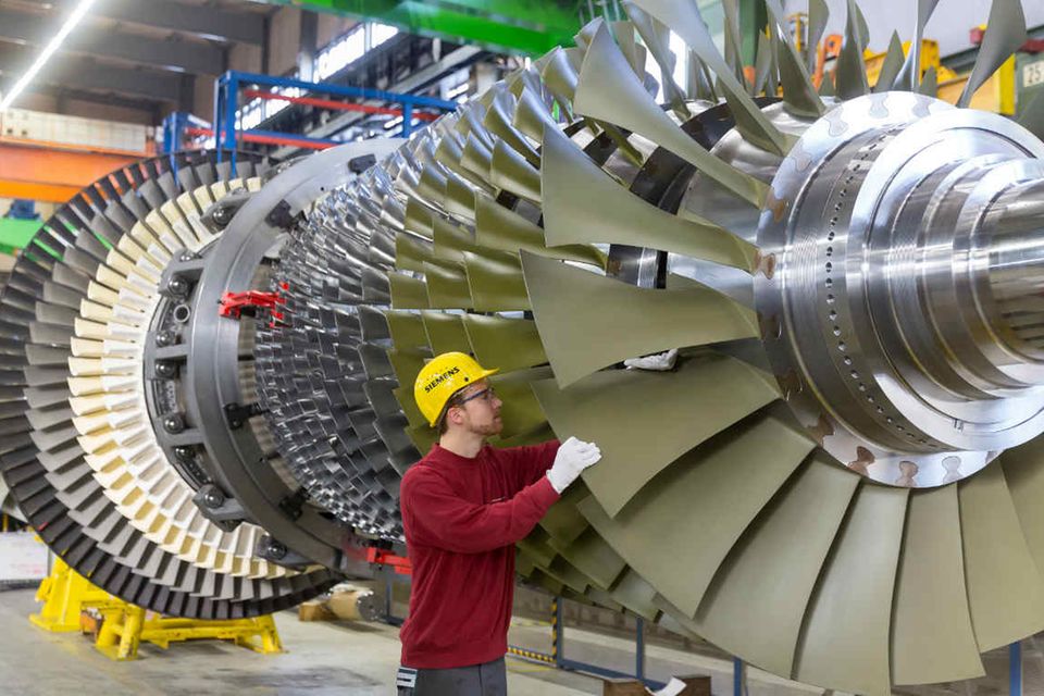 Maschinen made in Germany sind weltweit stark gefragt. Ihr Ausfuhrwert betrug im vergangenen Jahr 193,2 Mrd. Euro. Das sind rund vier Prozent mehr als 2017. Die Warengruppe umfasst unter anderem Verbrennungsmotoren und Turbinen (ohne Motoren für Luft- und Straßenfahrzeuge), Öfen, Werkzeugmaschinen für die Metallbearbeitung oder Maschinen für die Land- und Forstwirtschaft.