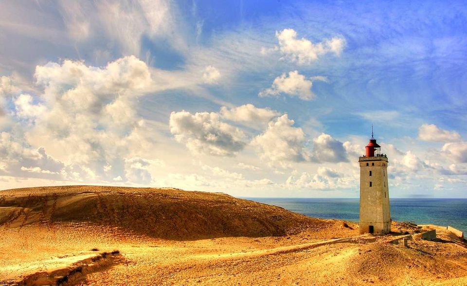 #2 Dänemark Die Dänen waren in der vergangenen Zeit besonders glücklich. Sie verdrängten die Norweger von Platz zwei des „World Happiness Reports“ der Vereinten Nationen. Aber auch Dänemark konnte das weiterhin glücklichste Land der Welt nicht vom Thron stoßen.