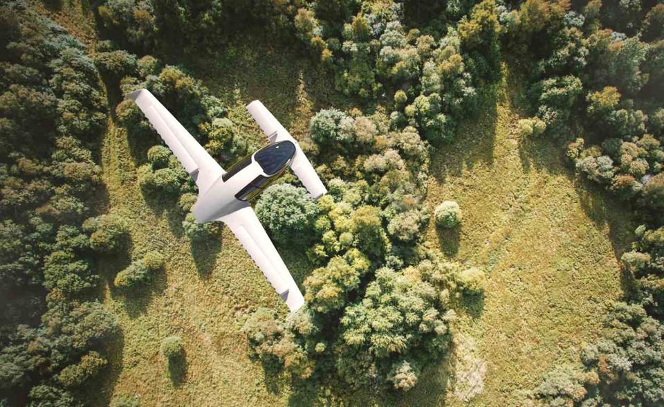 Die Revolution am Stadthimmel wird auch von Deutschland aus vorangetrieben und das bereits seit einigen Jahren. Ende April 2017 absolvierte der Lilium Jet in München erfolgreich seinen Jungfernflug. Laut dem Hersteller handelte es sich damit um das erste Elektroflugzeug, das vertikal starten und landen kann.