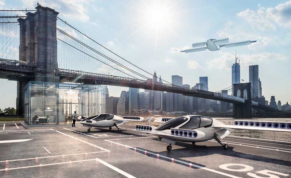 Lilium wird zu hundert Prozent elektrisch angetrieben. Schädliche Emissionen bleiben also aus. Der Energieverbrauch pro Kilometer ist laut dem Hersteller vergleichbar mit dem eines Elektroautos. Der Elektrojet soll mit einer Batterieladung bis zu 300 Kilometer weit kommen. Diese Strecke soll in einer Stunde zurückgelegt werden können.