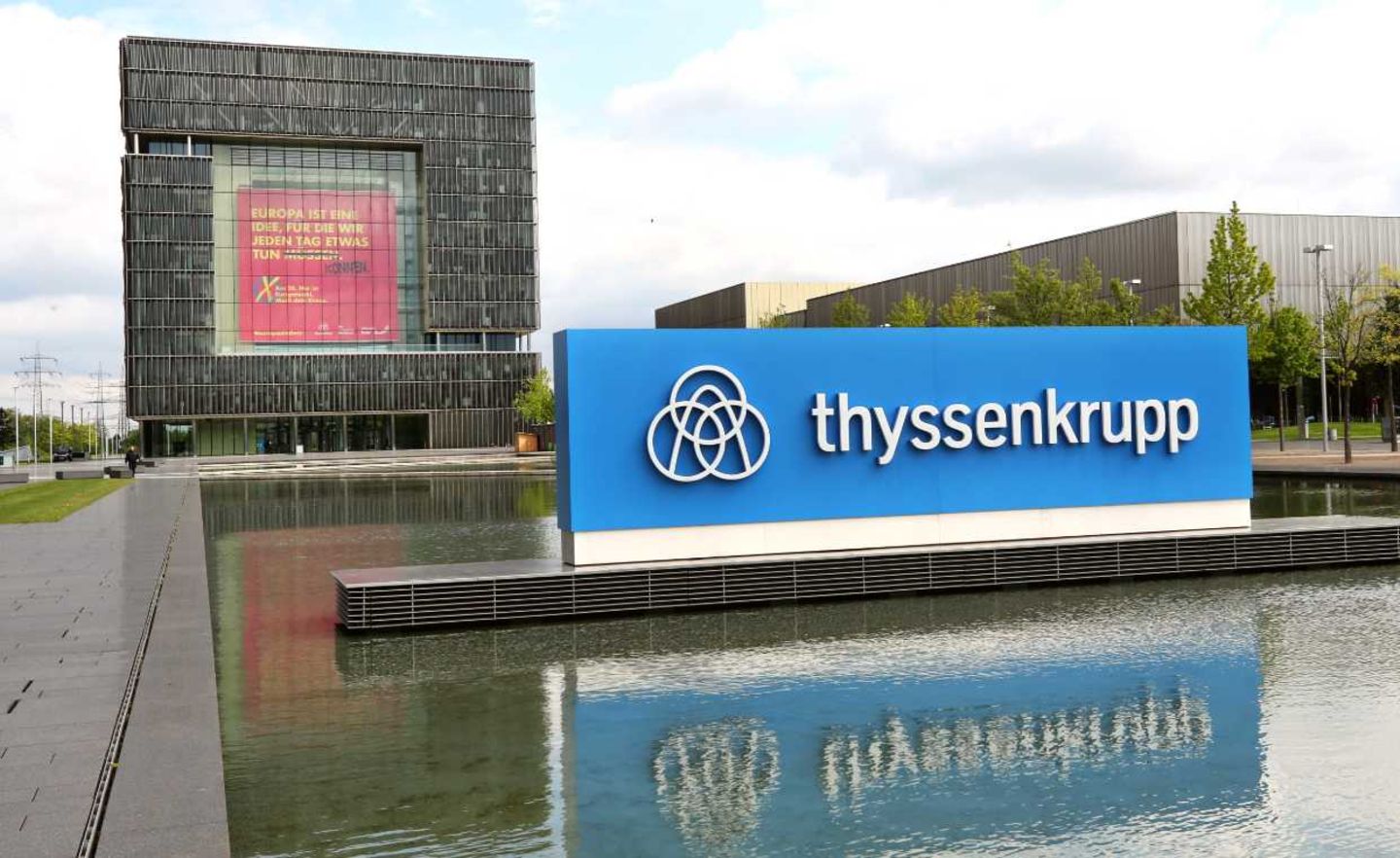 Thyssenkrupp-Zentrale in Essen: Konzernchef Guido Kerkhoff hat die geplante Aufspaltung des Industrieriesen abgeblasen – und setzt nun auf eine dezentralere Holdingstruktur