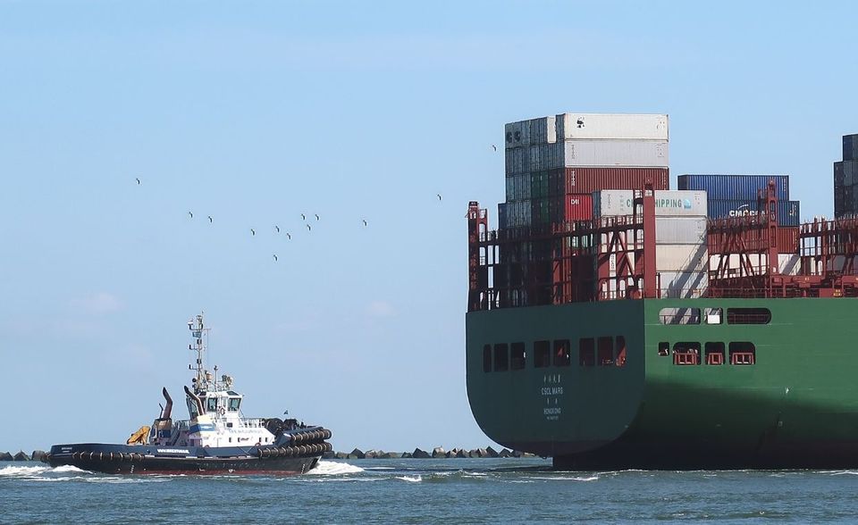 Im Handel mit den Niederlanden hat hingegen unser Nachbar die Nase vorn. Die deutsche Exportbilanz 2018 belief sich auf rund 91,3 Mrd. Euro. Im Gegenzug importierte Deutschland niederländische Güter im Wert von 98,2 Mrd. Euro.