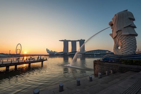 Ob am schönsten Flughafen der Welt oder in der aufregenden Metropole – Bei einem Stopover in Singapur wird Ihnen garantiert nicht langweilig.