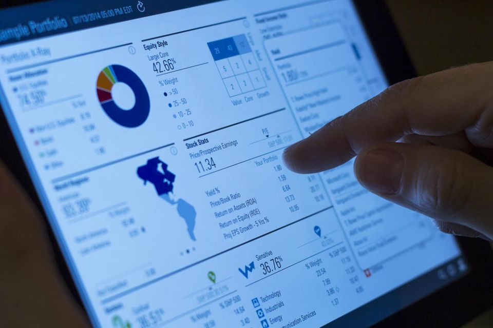 ETF-Fonds bilden einen Wertpapierindex nach - das unterscheidet sie von herkömmlichen Fonds.