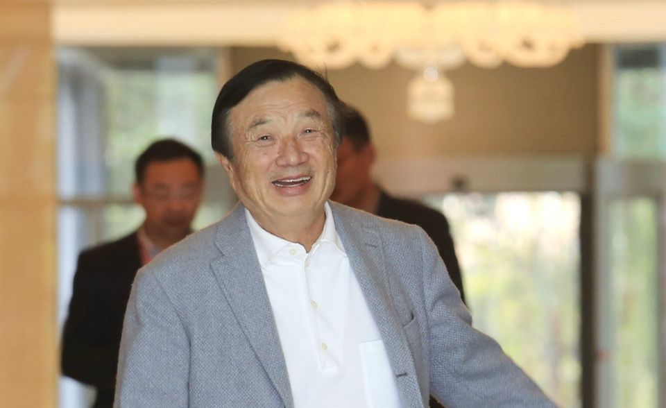 Ren Zhengfei ist der Gründer von Huawei. Dem Manager wurden immer wieder enge Verbindungen zur chinesischen Regierung nachgesagt. Er soll Offizier der Volksbefreiungsarmee gewesen sein. Ren gab 2013 nach 26 Jahren sein erstes Interview. Darin dementierte er, dass Huawei mit chinesischen Geheimdiensten zusammenarbeitet. Außerdem sei die Parteimitgliedschaft zu seiner Zeit völlig normal gewesen. „Forbes“ schätzt das Vermögen Rens auf aktuell rund 1,6 Mrd. US-Dollar. Er belegt in der Reichenliste des Magazins Platz 1425.