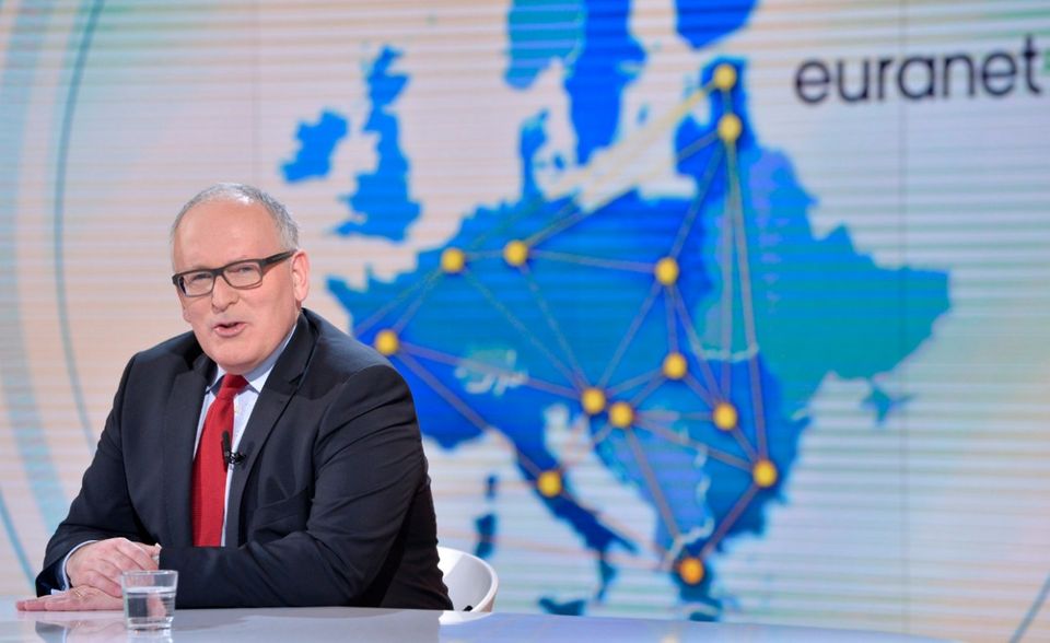 Der Niederländer gehört der sozialdemokratischen Partei der Arbeit an und ist seit 2014 EU-Kommissar für Bessere Rechtssetzung, interinstitutionelle Beziehungen, Rechtsstaatlichkeit und Grundrechtecharta. Als Spitzenkandidat für die sozialdemokratische Fraktion im EU-Parlament (SPE) hat er zwar die Chance EU-Kommissionpräsident zu werden – aber die Sozialdemokraten verfügen über noch weniger Sitze im EU-Parlament. Ob sich die Staats- und Regierungschefs trotzdem für Timmermans aussprechen, wird sich zeigen.