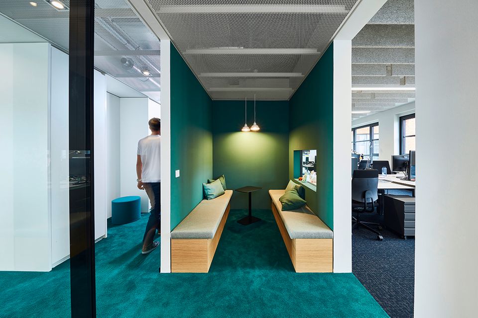 Ist das schon New Work? Meetingbox im Büro der Agentur SinnerSchrader in Frankfurt