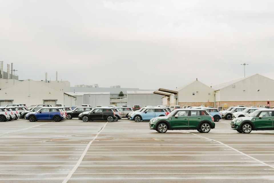 Das Mini-Werk in Oxford stand vier Wochen lang still, obwohl es gut ausgelastet ist. Doch das Brexit-Risiko war BMW zu heikel