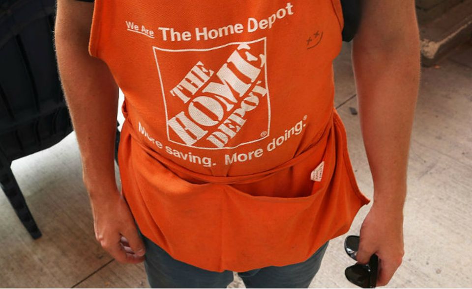 #6 Home Depot Für die Verschönerung der eigenen vier Wände ist fast immer Geld da. Die US-Baumarktkette The Home Depot verbesserte sich im Deloitte-Ranking um einen Rang auf Platz sechs. Der Umsatz erhöhte sich um 6,7 Prozent auf 101 Mrd. Dollar.