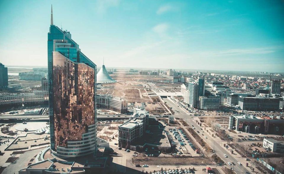 Kasachstan verbesserte sich im Klima-Index leicht vom 55. auf den 53. Platz. Umweltschützer sehen einen blassen Hoffnungsschimmer. Sie bescheinigen Kasachstan ein hohes Wachstum bei den erneuerbaren Energien. Auch bei der Klimapolitik zeigt die ehemalige Sowjetrepublik Verbesserungspotenzial.