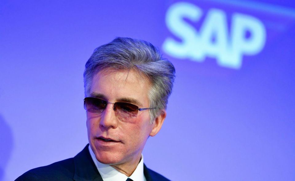 Mit einer Gesamtvergütung von 10,8 Mio. Euro ist der CEO des Softwareherstellers SAP erneut der Krösus unter den Chefs der Dax-Konzerne. Zum dritten Mal verdiente der Amerikaner mehr als 10 Mio. Euro. Mit 6,9 Mio. Euro geht der größte Teil auf das Konto aktienkursbasierter Vergütungsbestandteile.