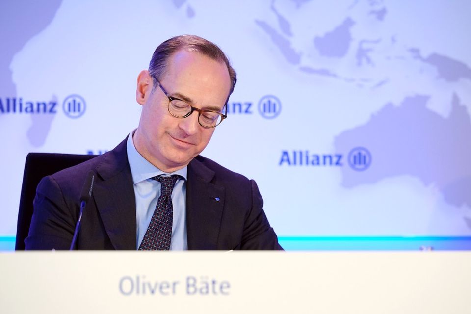 Mit 1,3 Mio. Euro bekommt der Allianz-Chef ein vergleichsweise niedriges Grundgehalt. Mit variablen und aktienkursbasierten Vergütungsbestandteilen kam Bäte 2018 aber dann doch auf rund 6,2 Mio. Euro.