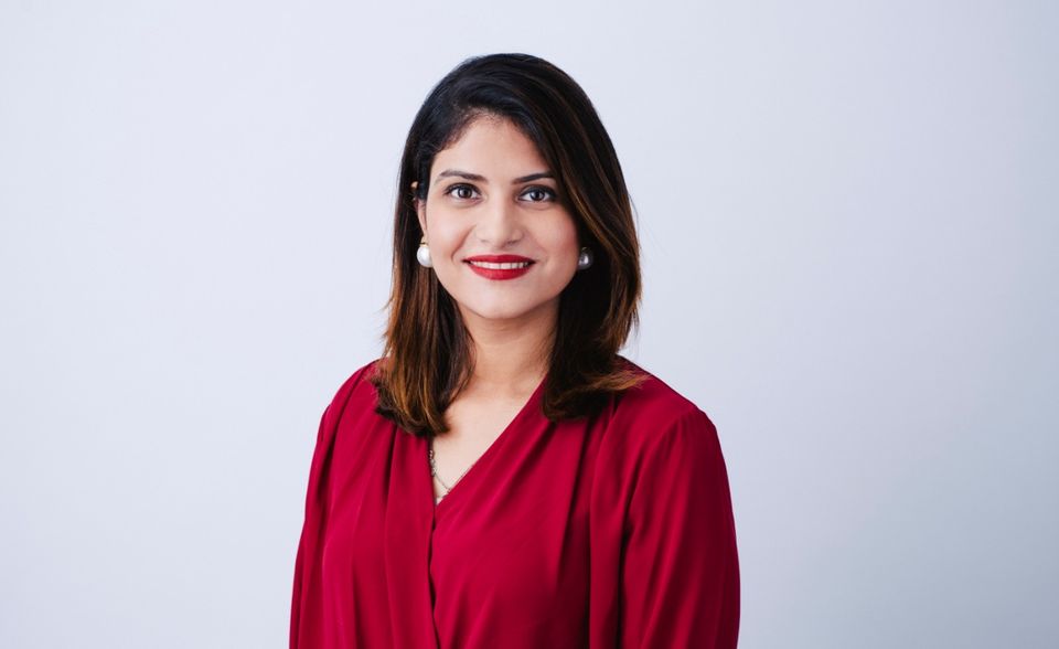 Associate Laureate: Sara Saeed (Pakistan) Die Ärztin und Unternehmerin Sara Saeed bietet ländlichen Regionen in Pakistan eine kostengünstige medizinische Grundversorgung an. Mithilfe von Telemedizin bringt sie von zuhause arbeitende Ärztinnen mit Menschen zusammen, die auf dem Land keinen Zugang zum Gesundheitssystem haben.