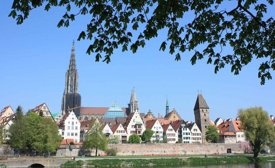 Baden-Württemberg ist in den Top Ten auch mit Ulm vertreten. Fach- und Führungskräfte verdienten dort im Durchschnitt 63.314 Euro. Das bedeutete Platz sieben im Städte-Ranking des Gehaltreports 2019.