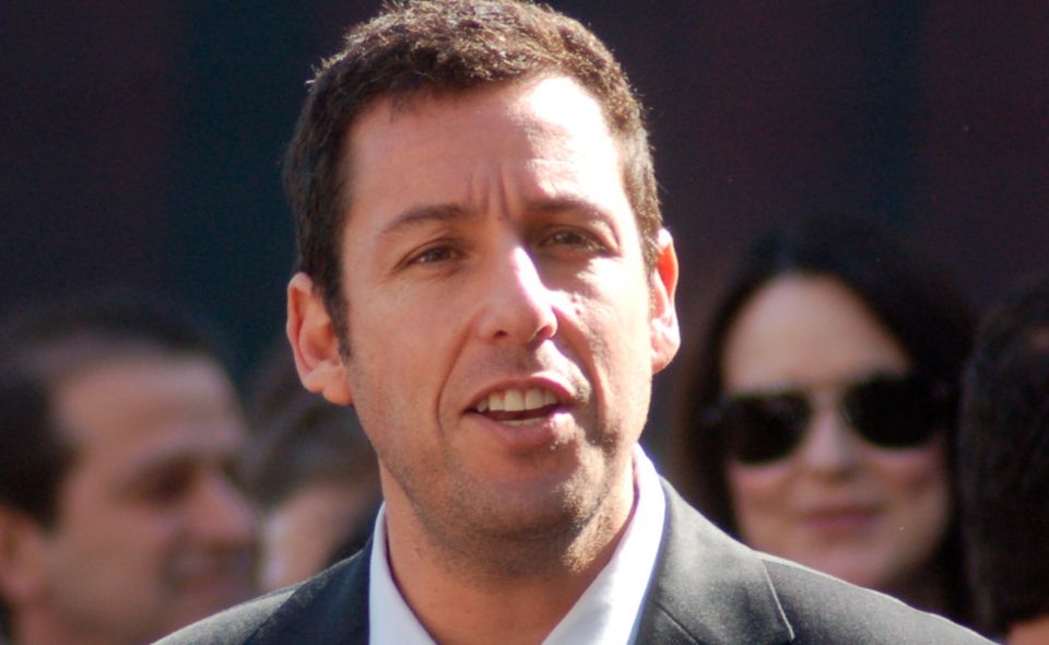 Seine Hochzeit im Kino liegt längst hinter ihm. Dennoch hat es Adam Sandler mit 39,5 Millionen Dollar auf Platz neun des Rankings geschafft. Verantwortlich dafür ist in erster Linie sein Deal mit Netflix. Sandler wird für den nimmersatten Streamingdienst Komödien produzieren. Nicht zu verachten sind seine Gagen als Stand-up-Comedian. Sandler verlangt laut „Forbes“ für Bühnenauftritte sechsstellige Gagen.