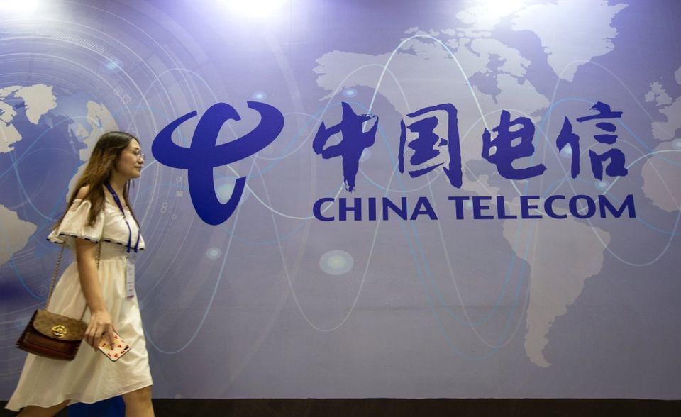 Fünf der zehn größten Telekommunikationsanbieter der Welt stammen aus Asien. China Telecom mit Sitz in Peking belegt Platz acht der Rangliste. Der staatseigene Betrieb deckt den Großteil des chinesischen Festlandes ab. Auch in den Philippinen ist der Konzern aktiv. „Forbes“ bezifferte die Umsätze von China Telecom auf 57,1 Mrd. Dollar. Das bedeutete Platz acht in dem Ranking der größten Telekommunikationsunternehmen der Welt.