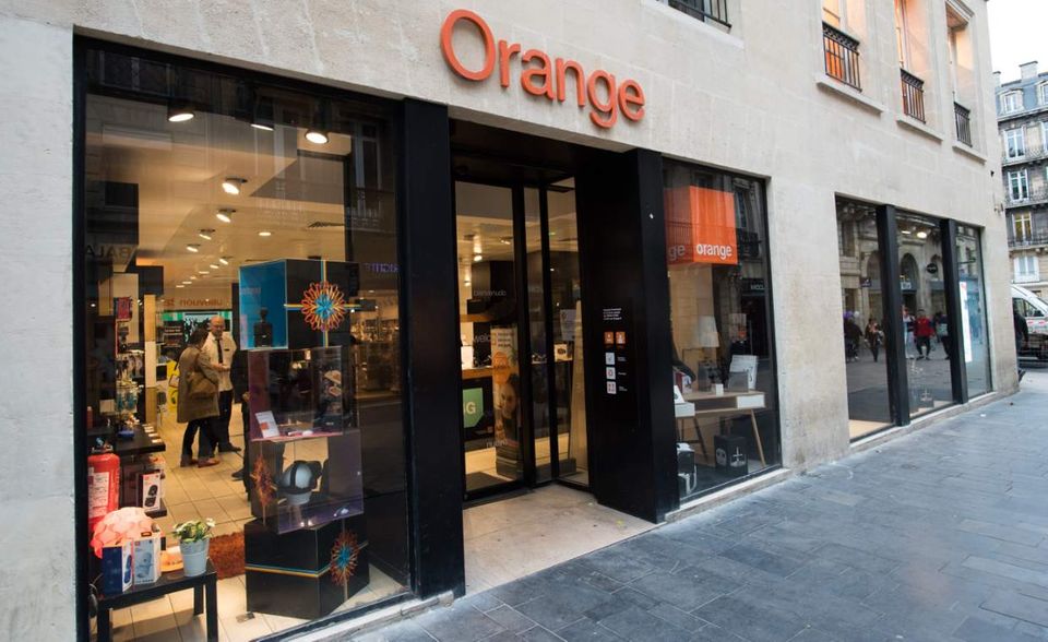 Orange belegt in der „Forbes“-Liste der größten börsennotierten Firmen der Welt Platz 186. Das reicht für den zehnten Rang unter den Telekommunikationsanbietern. Der französische Konzern kam demnach in den zwölf Monaten zuvor auf einem Umsatz in Höhe von 48,8 Mrd. Dollar. Der 1991 gegründete Telekommunikationsanbieter beschäftigt rund 138.000 Menschen.