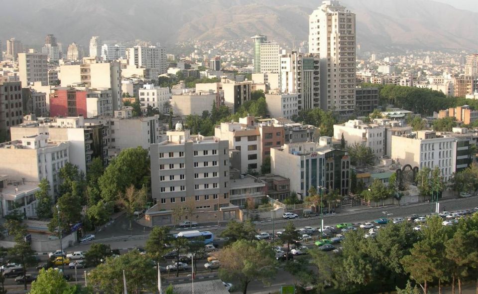 Der Iran konnte seine Gasproduktion 2018 deutlich steigern. Das Land förderte 239,5 Milliarden Kubikmeter. Das waren rund neun Prozent mehr als im Vorjahr. Trotzdem verharrte der Iran auf dem dritten Platz der Rangliste. Denn der Staat kommt lediglich auf sechs Prozent der weltweiten Fördermengen. Die werden maßgeblich von zwei Giganten bestimmt.