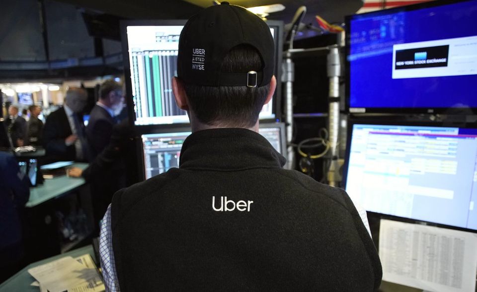 Uber Was machen die? Der Ride-Sharing-Weltmarktführer ist in über 60 Ländern aktiv. Worin sind die einzigartig? Uber ist früher gestartet als Lyft und schnell in viele Länder geprescht. Zurzeit wird das Leasinggeschäft ausgebaut. Uber will auch Essen liefern oder Logistikunternehmen mit Ladung versorgen. Wie ist die Prognose? Uneinheitlich: Es könnte sein, dass sich Uber durch die breite Aufstellung verzettelt. Falls nicht, winkt ihm als erstem Durchstarter der „Winner takes it all“-Effekt.