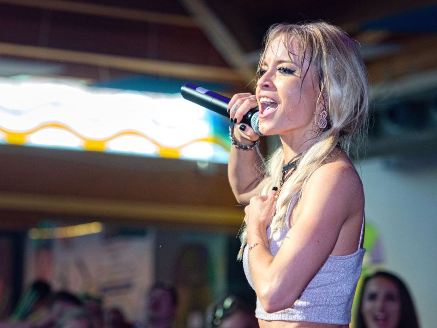 Wie die Ex-Pornodarstellerin Mia Julia ihre erste Million verdiente