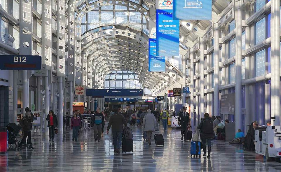 Die USA und China dominieren mit jeweils drei Flughäfen in den Top 10 den internationalen Passagierverkehr. Die Vereinigten Staaten steigen auf Platz sechs ein mit dem O'Hare International Airport in Chicago. Dort wurden im vergangenen Jahr 83,3 Millionen Passagiere abgefertigt (plus 4,4 Prozent).
