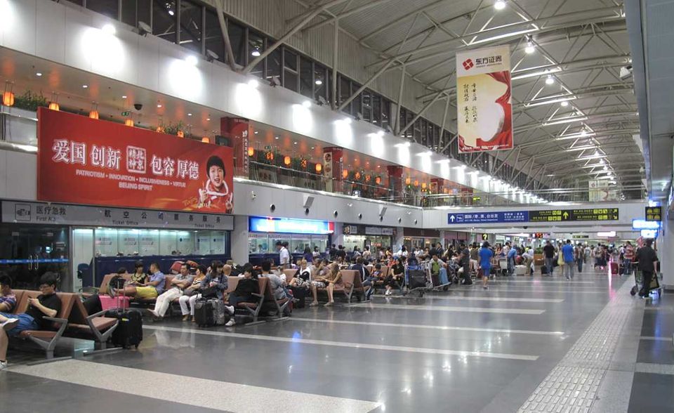 Der Beijing Capital International Airport ist das zweitgrößte Drehkreuz der Welt. Laut der ACI-Statistik kamen hier 2018 rund 101 Millionen Menschen an oder flogen von hier ab. Damit konnte der Flughafen das Passagieraufkommen um 5,4 Prozent steigern. Das reichte aber nicht, um zum weltweiten Spitzenreiter aufzuschließen.