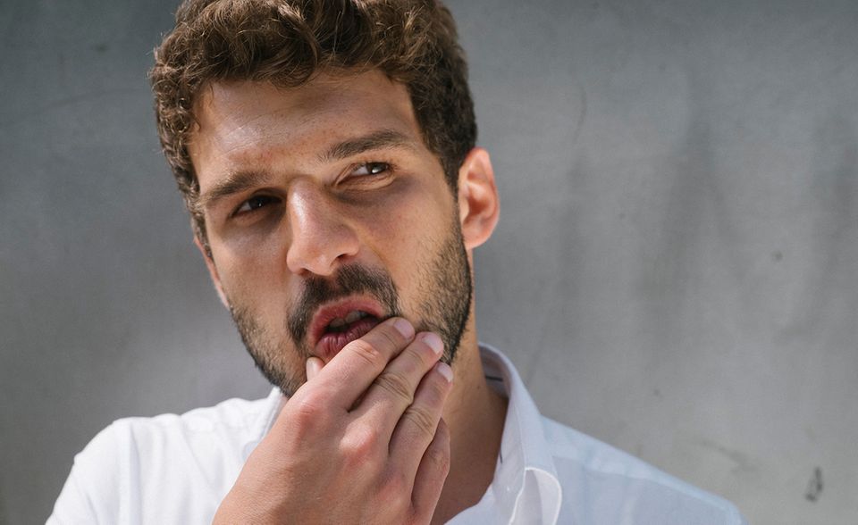 Innerhalb von sechs Jahren wurde die Cloud-Mining-Firma Genesis Mining zu einem der Marktführer in der Branche. Die Firma von Gründer Marco Streng schreibt den Transaktionscode hinter Bitcoin – den Blockchain – fort und bekommt damit Gegenzug neue Online-Währung. Schon als Student schürfte Streng nebenbei auf seinem Laptop, 2013 schmiss er schließlich das Studium und gründete Genesis Mining. Heute vermietet er die Rechenkapazität für das Fortschreiben des Blockchain an rund zwei Millionen Kunden weiter. Weltweit hat er damit zehn Prozent der verfügbaren Rechenpower.