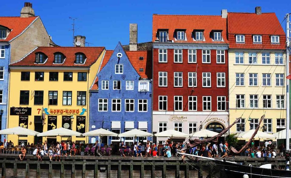 Auch in Dänemark geht der Anteil an Hausbesitzern Jahr für Jahr zurück. 2011 lag er bei 68,7 Prozent. 2017 waren es nur noch 62,2 Prozent. Eurostat listet in seiner Statistik einige Länder außerhalb der EU auf. Würden wir sie berücksichtigen, läge die Türkei mit 59,1 Prozent auf dem dritten Rang.