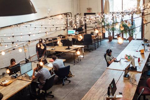 Viele Firmen setzen auf radikale neue Arbeitsmodelle.
