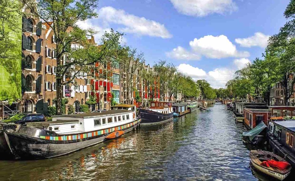 Die Niederlande bieten auf dem EU-Festland das zweithöchste Lohnniveau. 52.877 Dollar reichten erneut für Platz fünf.