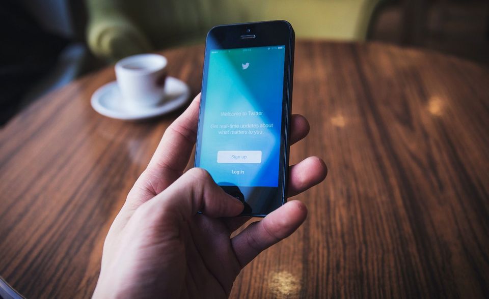 Soziale Netzwerke werden nicht nur über ihre jeweiligen Apps genutzt. Die Online-Auftritte sind weiterhin wichtige Portale für die Nutzer. Twitter.com kommt im Ranking von SimilarWeb weltweit auf den sechsten Rang. Die Analysten registrierten 4,01 Milliarden Total Visits und eine Verweildauer von durchschnittlich etwa neun Minuten.