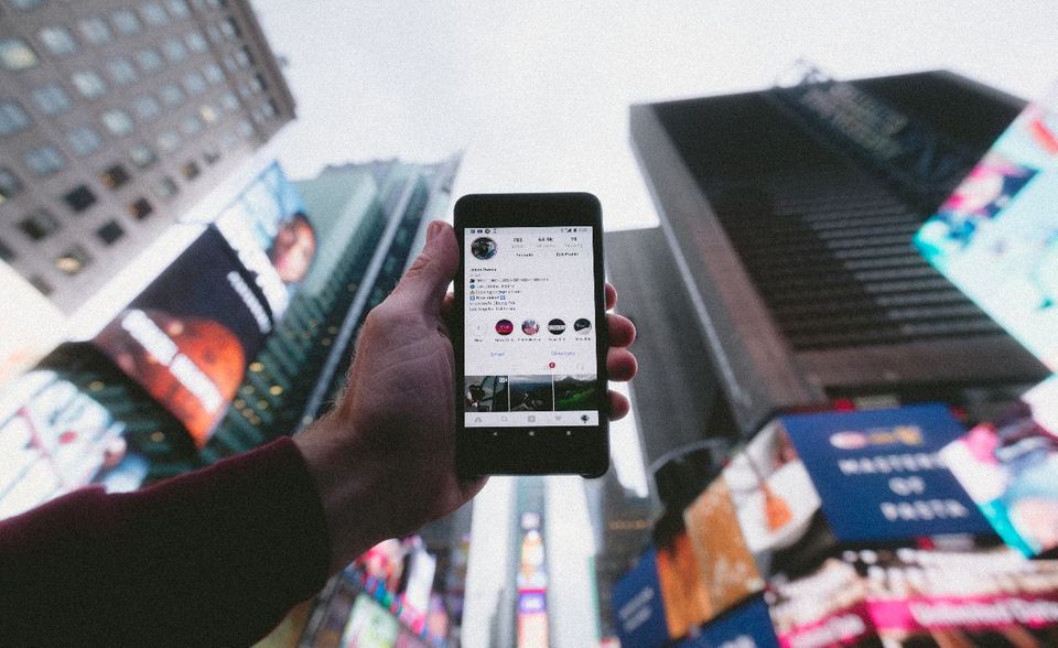 Instagram.com liegt laut SimilarWeb auf Platz fünf der Internetseiten mit dem meisten Traffic. Die Foto-Plattform kam demnach auf 3,24 Milliarden Visits. Das waren 2,59 Prozent mehr als im Monat zuvor. Instagram ist visuelles Fast Food: Die Nutzer besuchten im Durchschnitt knapp 14 Seiten innerhalb von sechseinhalb Minuten.