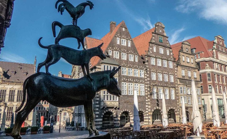 Bremen gilt gemeinhin als wirtschaftliche Problemregion. In keinem Bundesland liegt die Pro-Kopf-Verschuldung so hoch. Wenigstens bei den Familienunternehmen kann die Hansestadt glänzen. Sie erreicht mit 18 Firmen den vierten Platz. Deren Gesamtumsatz von 14,8 Milliarden Euro liegt leicht vor der Bilanz Berlins (sechs Firmen, 15,2 Milliarden Euro).
